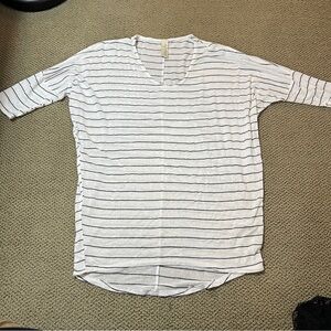 Allison Joy Women’s Striped White and Black V-Neck Top